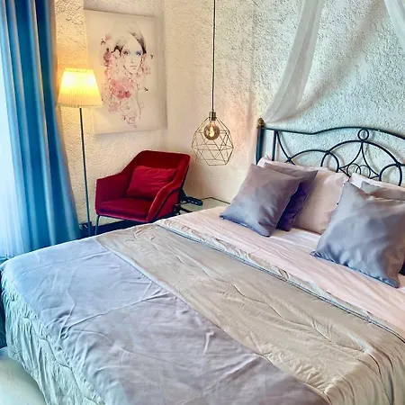Apartment Immerso Nel Verde A Soli 10 Minuti Dal Centro Di Parte Di Una *