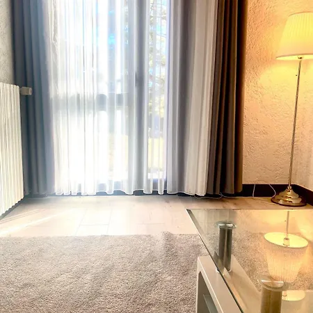 Immerso Nel Verde A Soli 10 Minuti Dal Centro Di Parte Di Una Apartment *